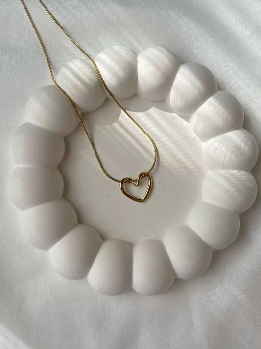 Aşk Necklace – Sculpted Heart Pendant