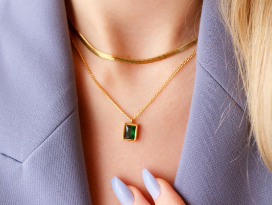 Zümra Seti – Dual Layered Emerald Pendant Necklace