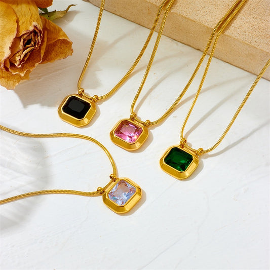 Çivili Neckpiece