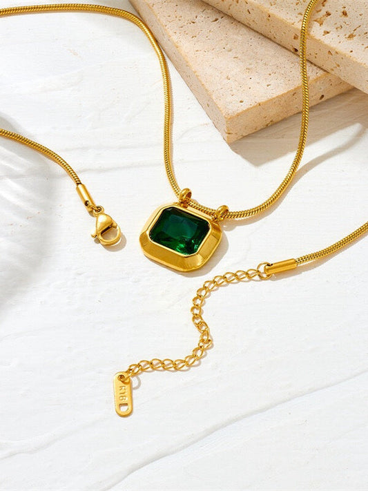 Çivili Neckpiece