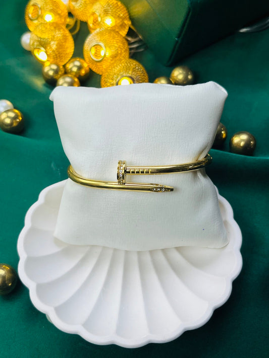 Ece cuff